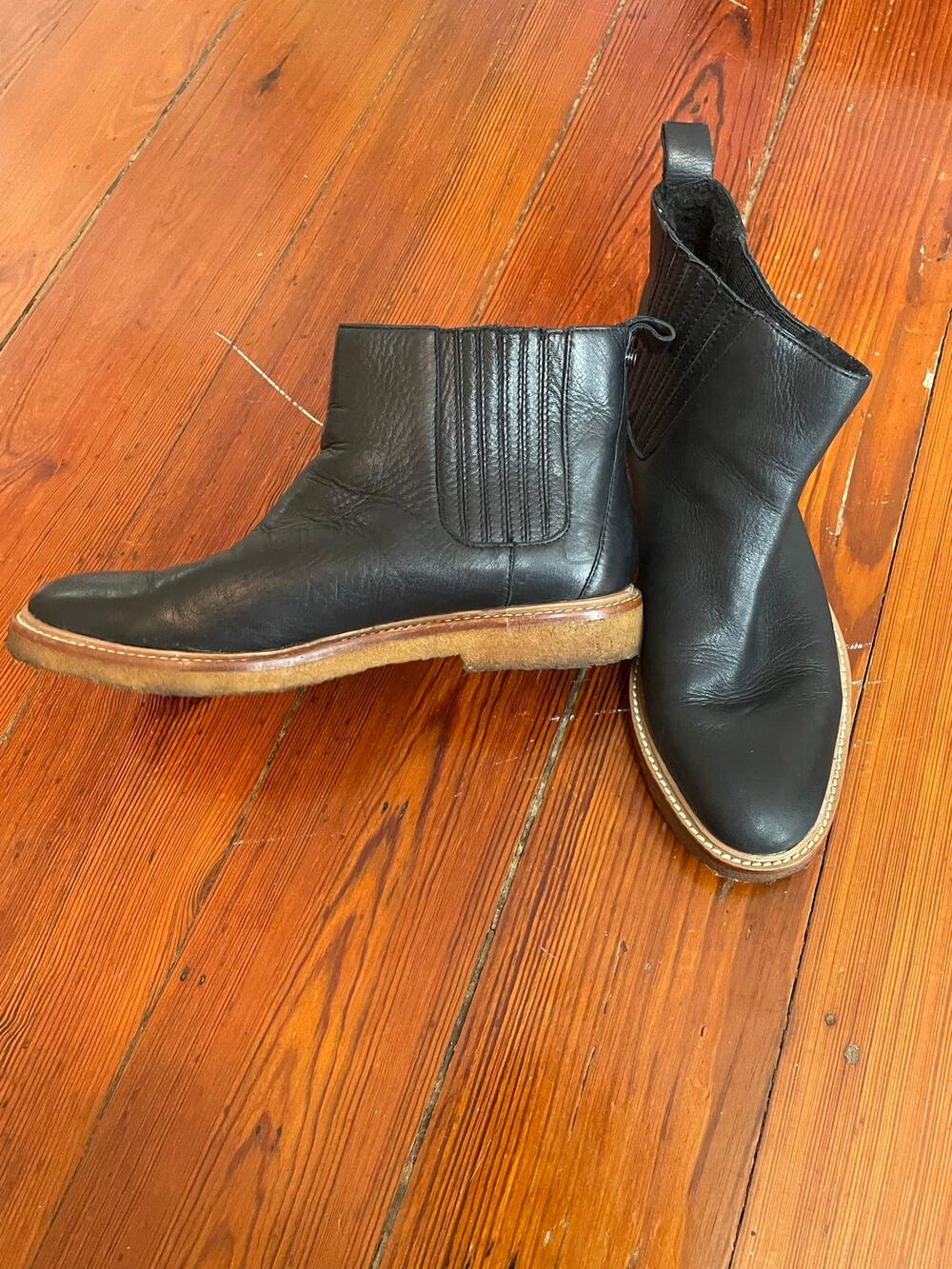 Botkier New York Black Leather Chelsea Boots Crepe Sole
